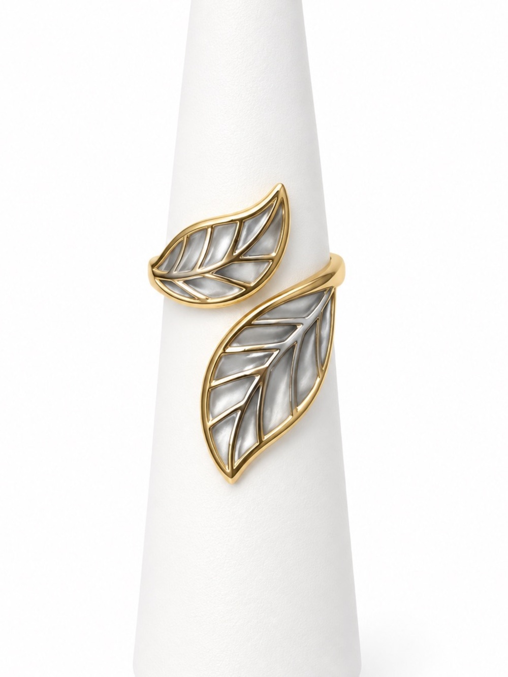 Two tone leaf ring size 6.75